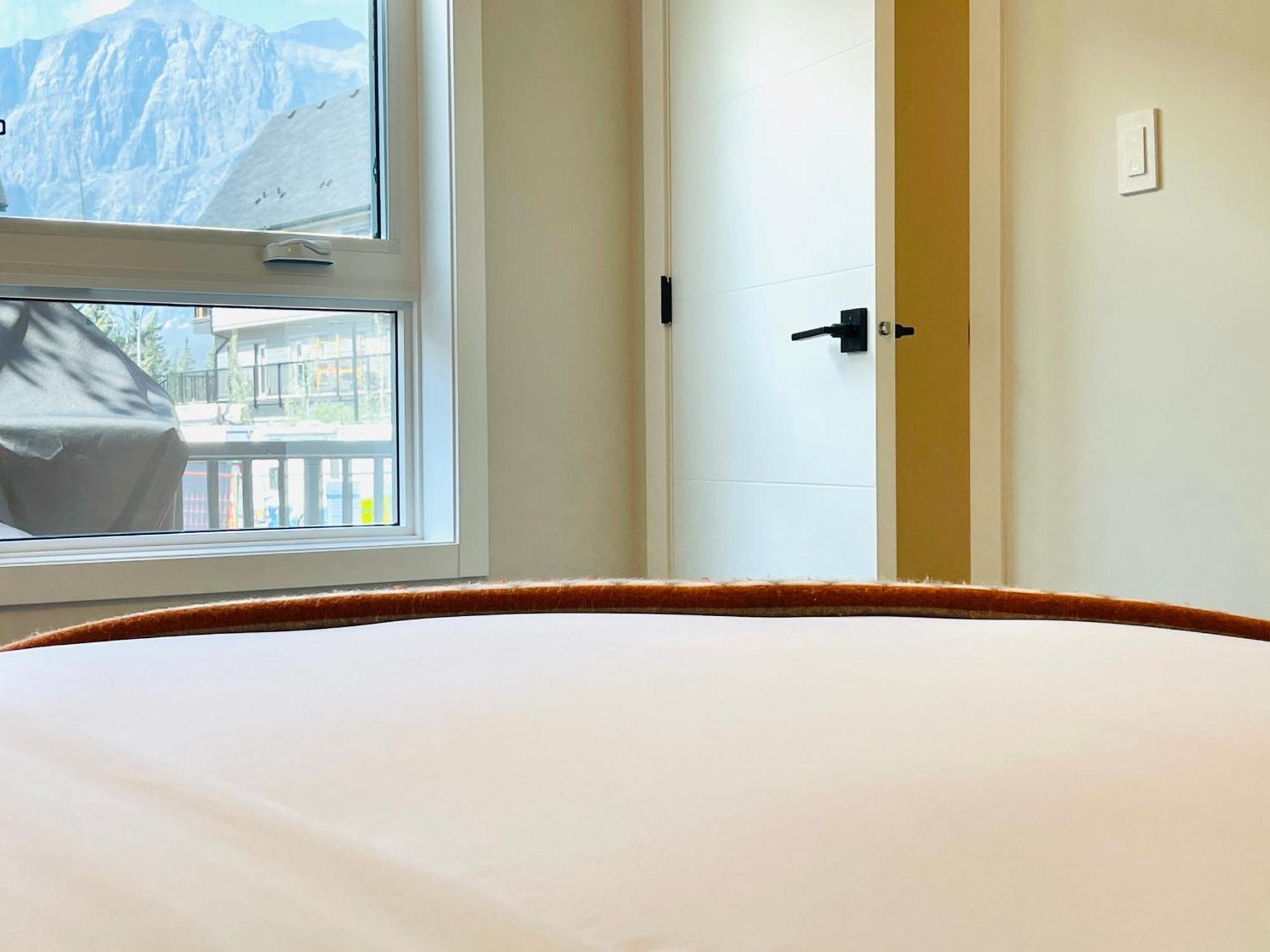 Joe'S Contemporary 2 King Bedrooms Vacation Home In Canmore Bagian luar foto